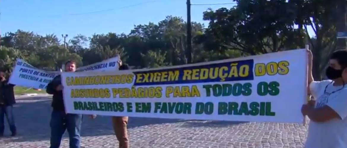 Caminhoneiros autônomos protestam no Porto de Santos