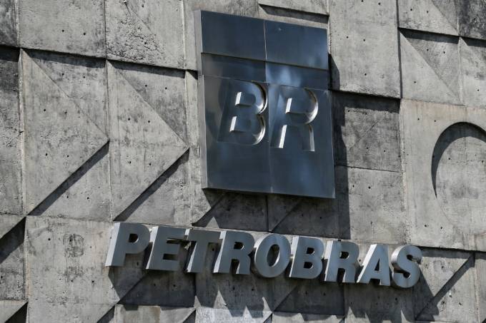 Bolsonaro cita projetos que não receberam patrocínio da Petrobras para justificar revisão de contratos da estatal com cultura